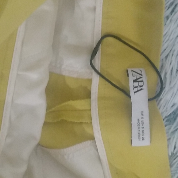 Short  Sara - Picture 4 of 4